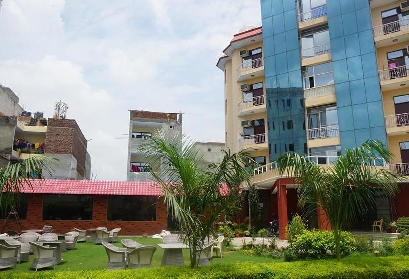 Hotel D S Mezbaan 15