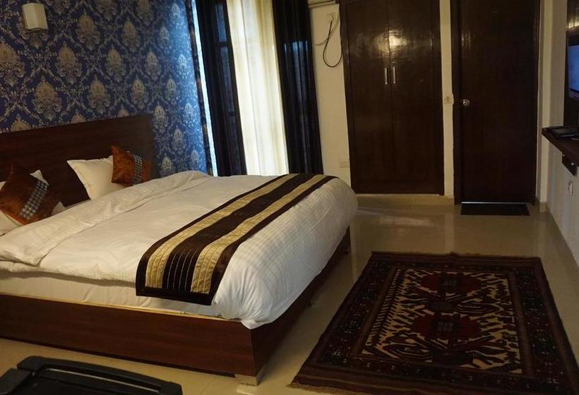 Hotel D S Mezbaan 16