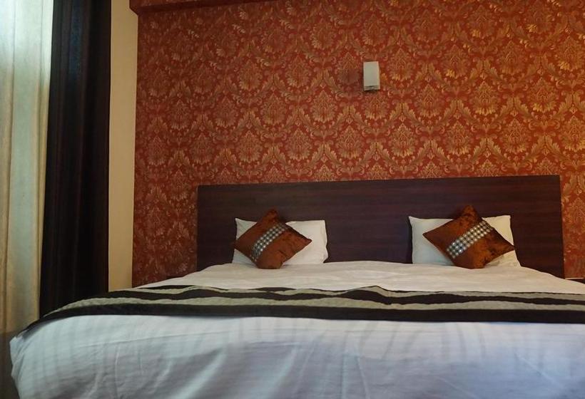 Hotel D S Mezbaan 17