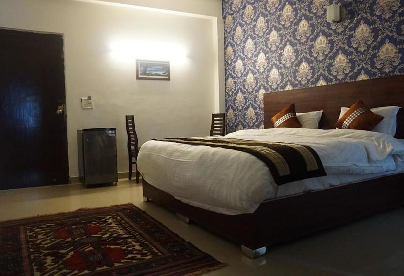 Hotel D S Mezbaan 18