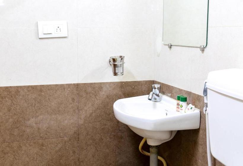 Hotel Oyo 6637 Bvn Grand 12