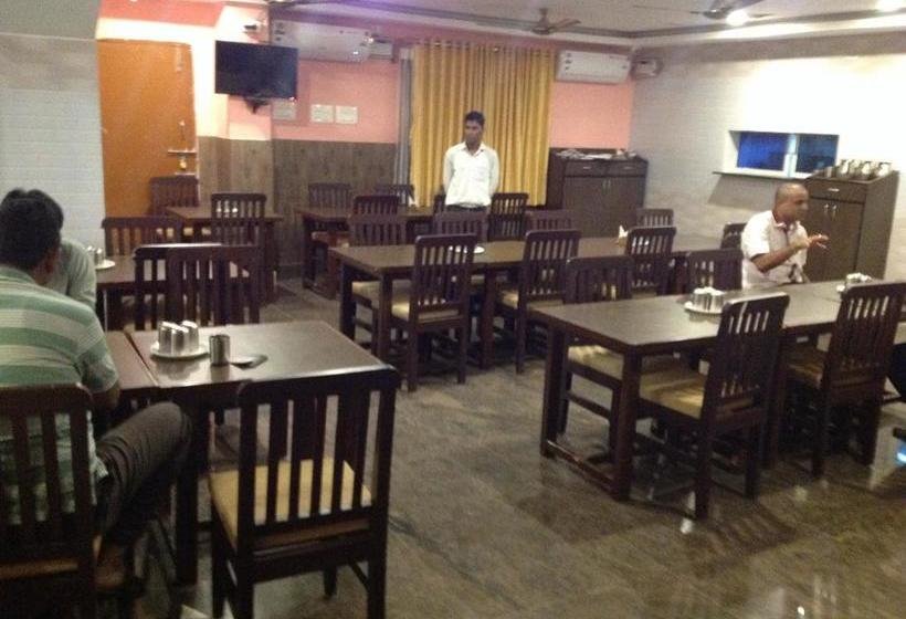 Hotel Oyo 6637 Bvn Grand 19