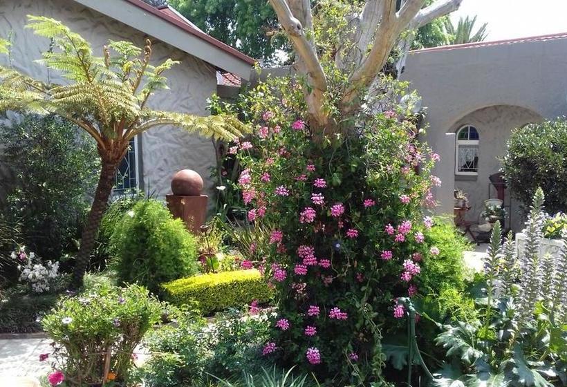 Bed and Breakfast Elna S Guest House 12