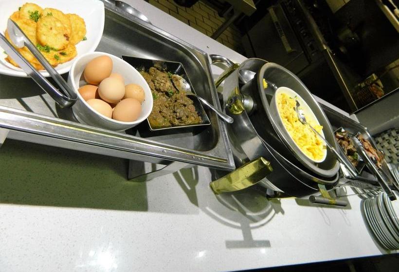 Hotel Bellvista Lodge & Annexe 11