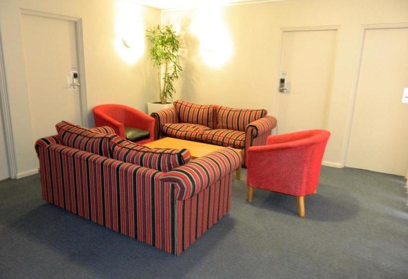 Hotel Bellvista Lodge & Annexe 12