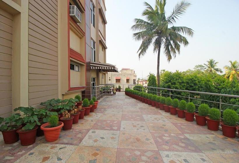 Hotel Oyo 3212 The Altira 10