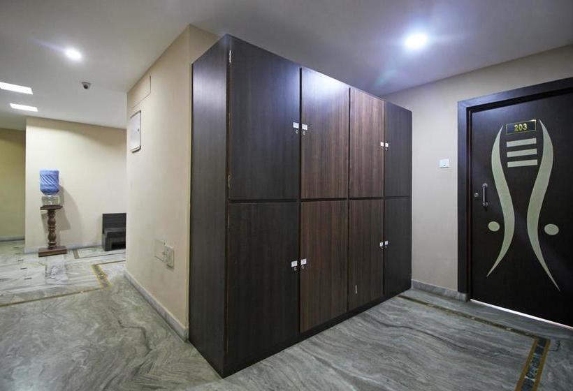 Hotel Oyo 3212 The Altira 16