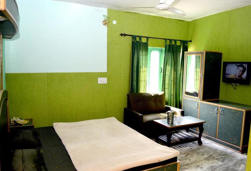 Kasauli Hotel Puri 4
