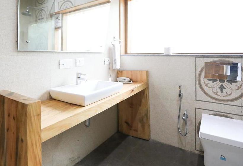 Resort Treebo Tuskar S 13