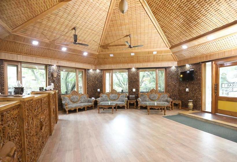 Resort Treebo Tuskar S 15