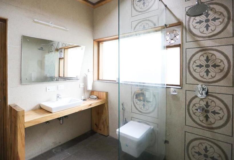 Resort Treebo Tuskar S 16