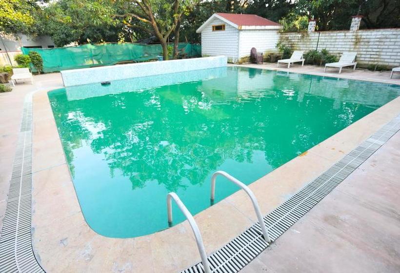 Resort Treebo Tuskar S 9