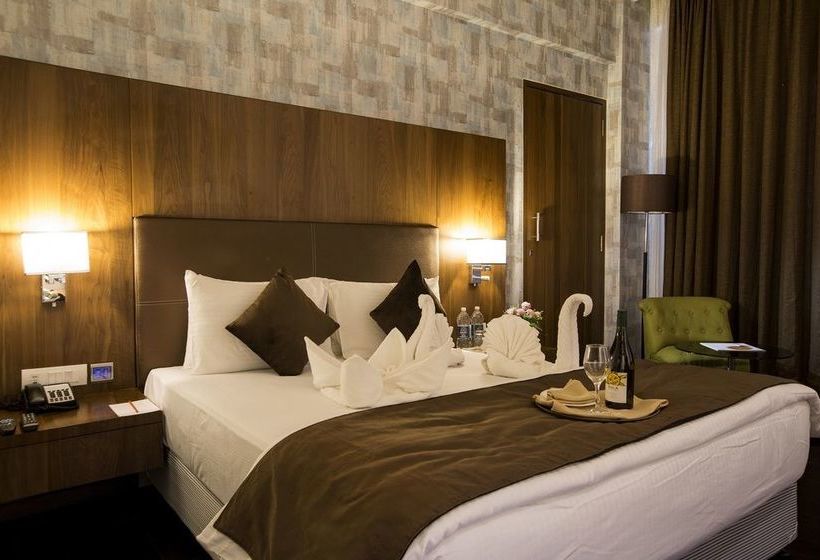 Hotel Citrus Chinchwad Pune 4