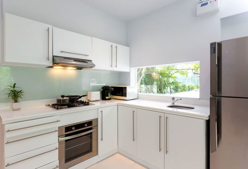 Karon Beach Pool Villas 18