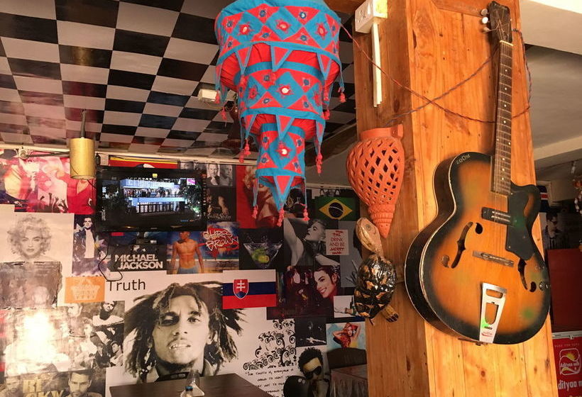 Hotel Crossroad Inn 13