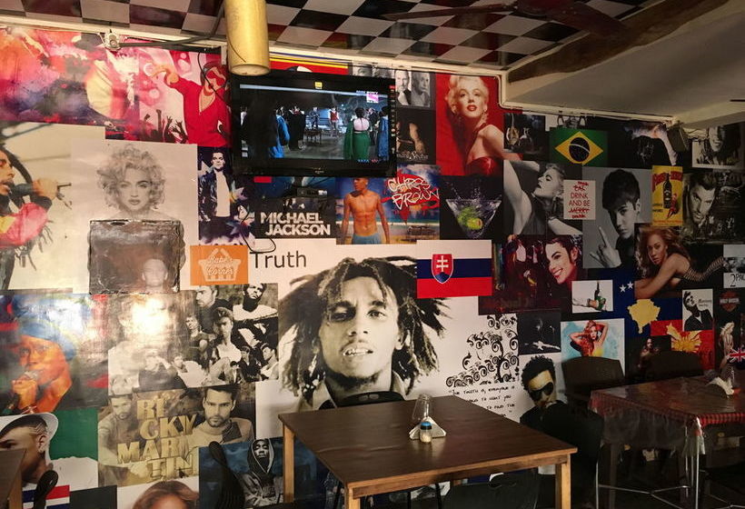 Hotel Crossroad Inn 14