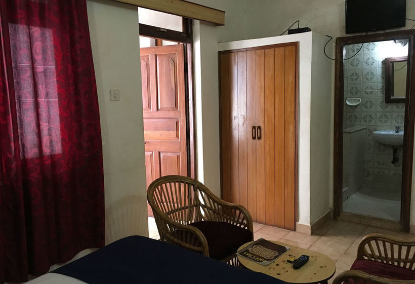 Hotel Crossroad Inn 6