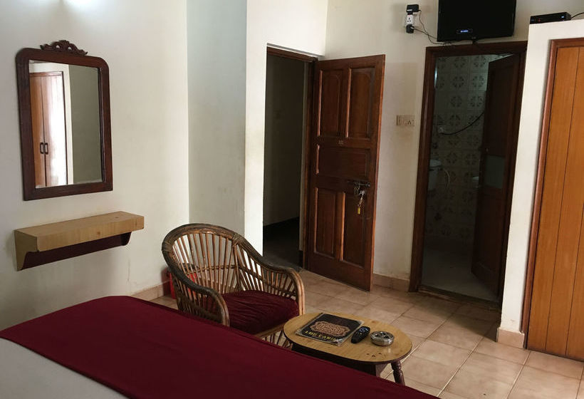 Hotel Crossroad Inn 8