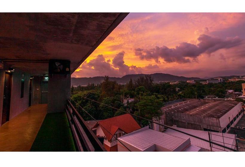 B2 Phuket Boutique & Budget Hotel 5