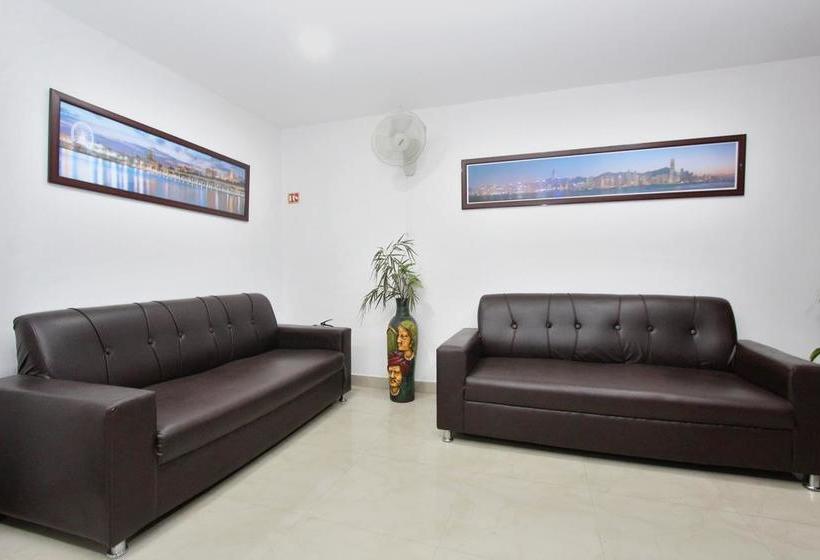 Hotel Oyo 4290 Sanctum City Living 2