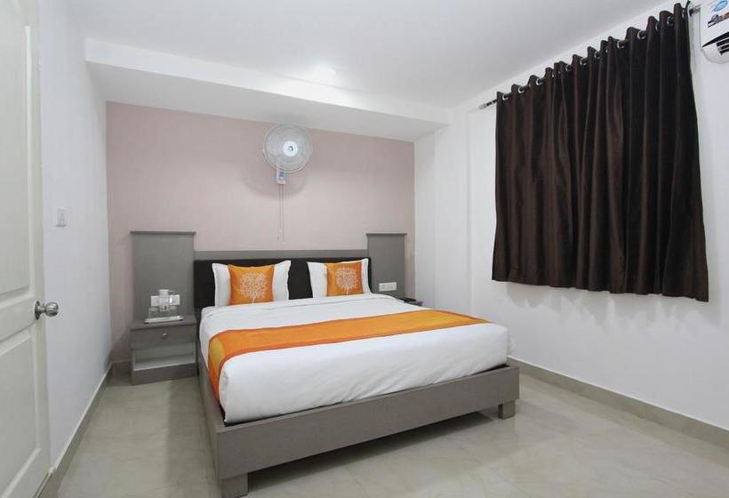 Hotel Oyo 4290 Sanctum City Living 8