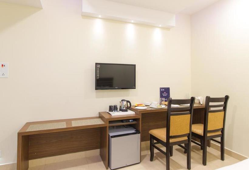 Hotel Oyo 8941 Golden Leaves 12