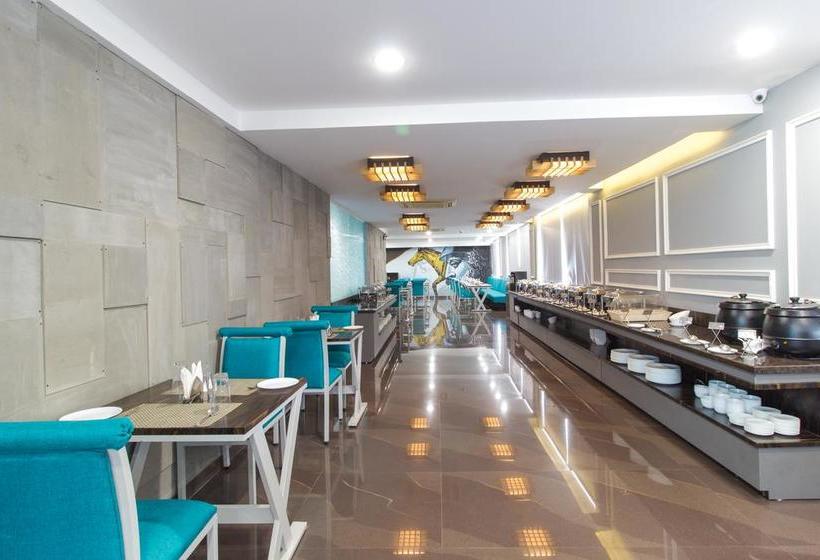 Hotel Oyo 8941 Golden Leaves 7