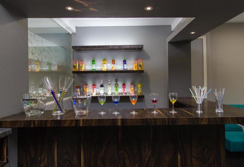 Hotel Oyo 8941 Golden Leaves 8