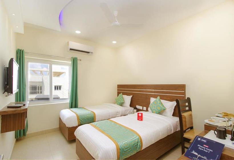 Hotel Oyo 8941 Golden Leaves 9