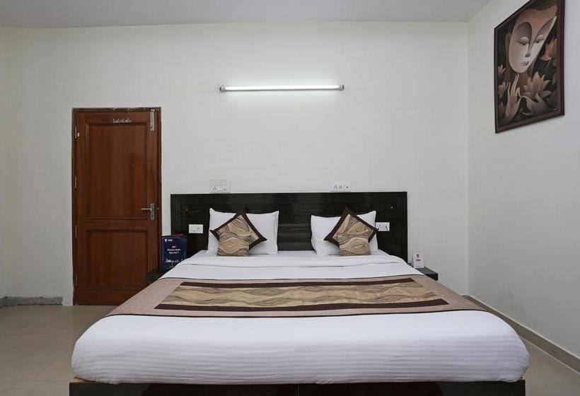 Hotel Oyo 8910 Celeste Inn Greater Noida