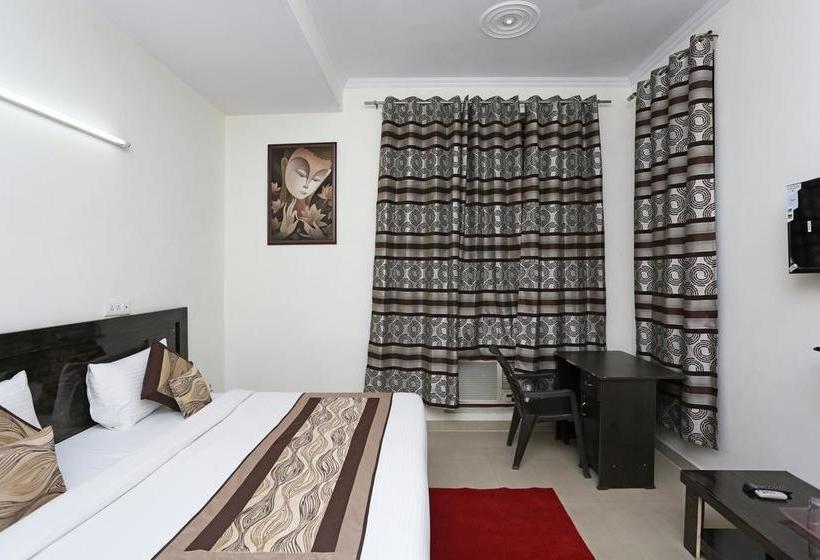 Hotel Oyo 8910 Celeste Inn 1