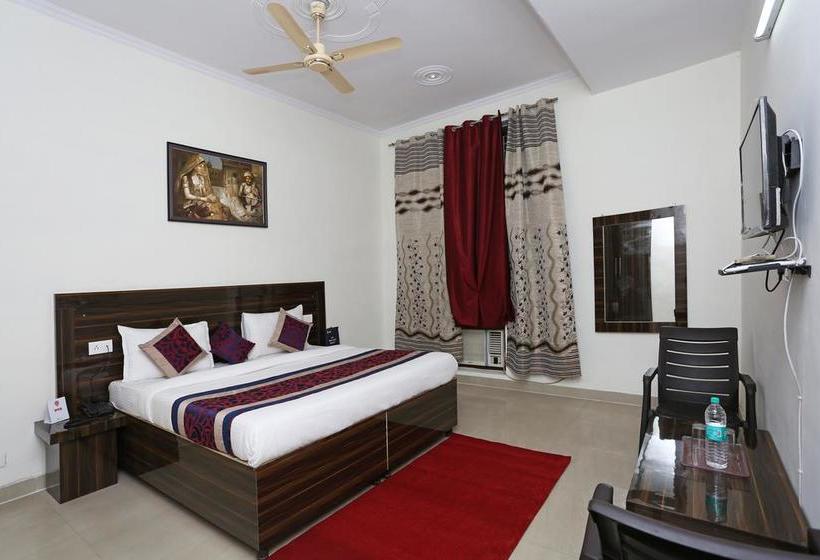 Hotel Oyo 8910 Celeste Inn 12