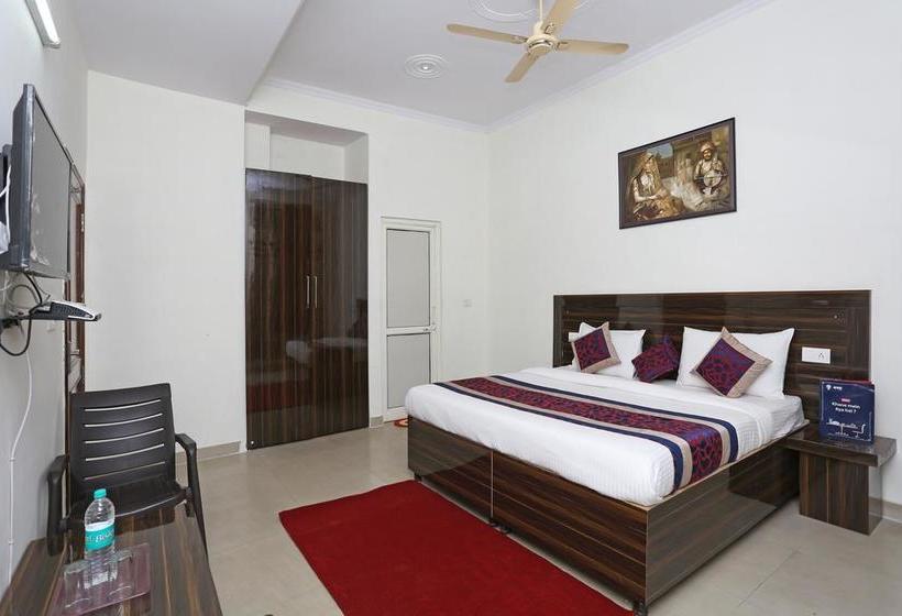 Hotel Oyo 8910 Celeste Inn 13