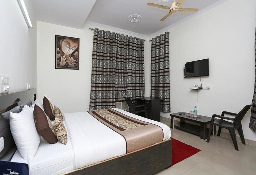 Hotel Oyo 8910 Celeste Inn 2