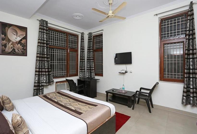 Hotel Oyo 8910 Celeste Inn 3