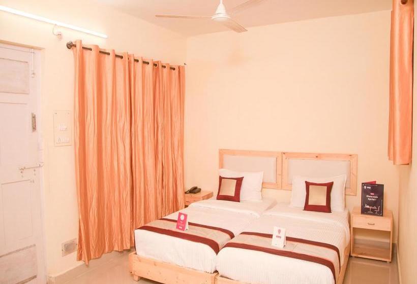 Hotel Oyo 8485 Near Rk Beach 10