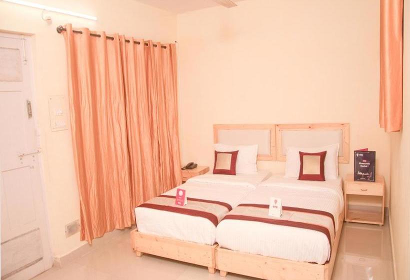 Hotel Oyo 8485 Near Rk Beach 8