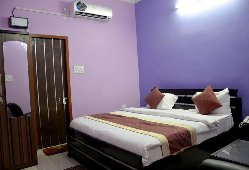 Hotel Oyo 7441 Impact Associates 13