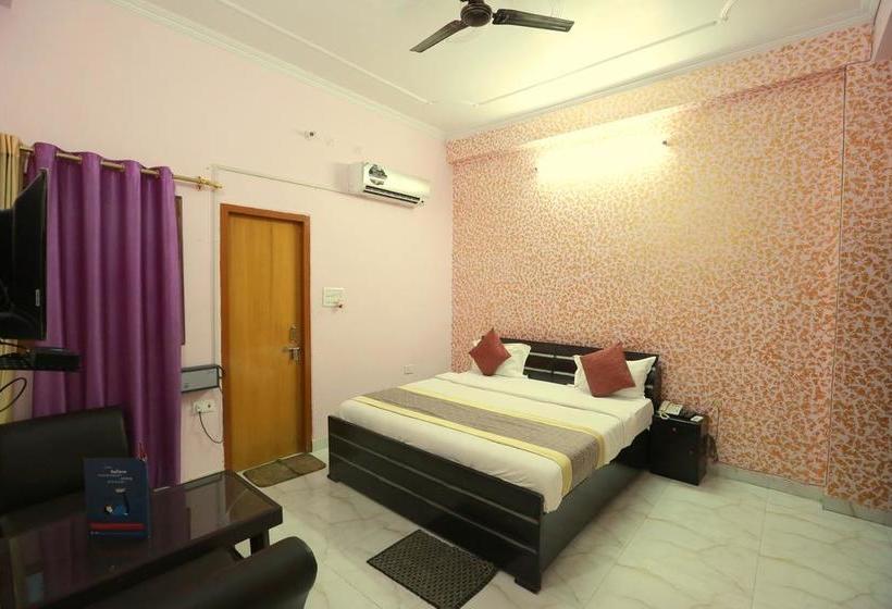 Hotel Oyo 7441 Impact Associates 7