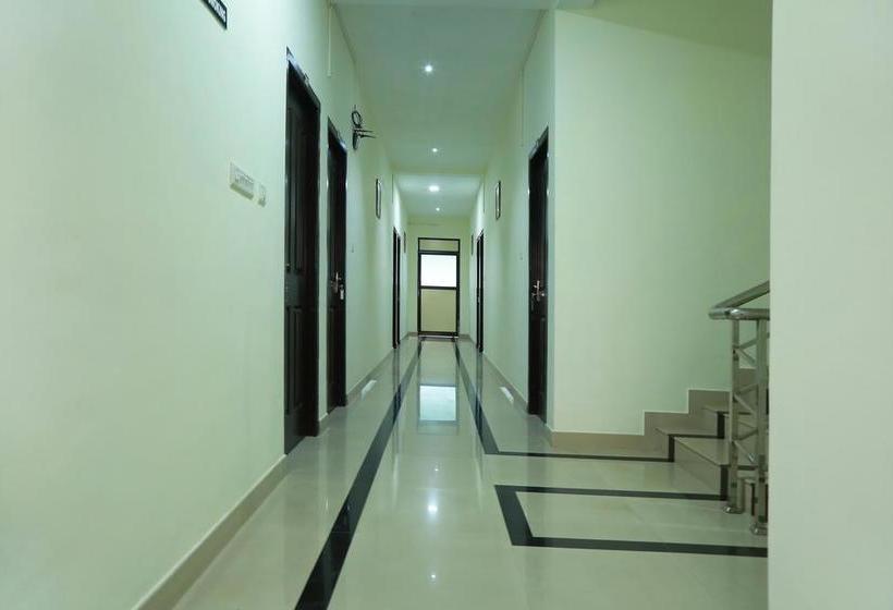 Hotel Oyo 8273 Diamond Inn 17