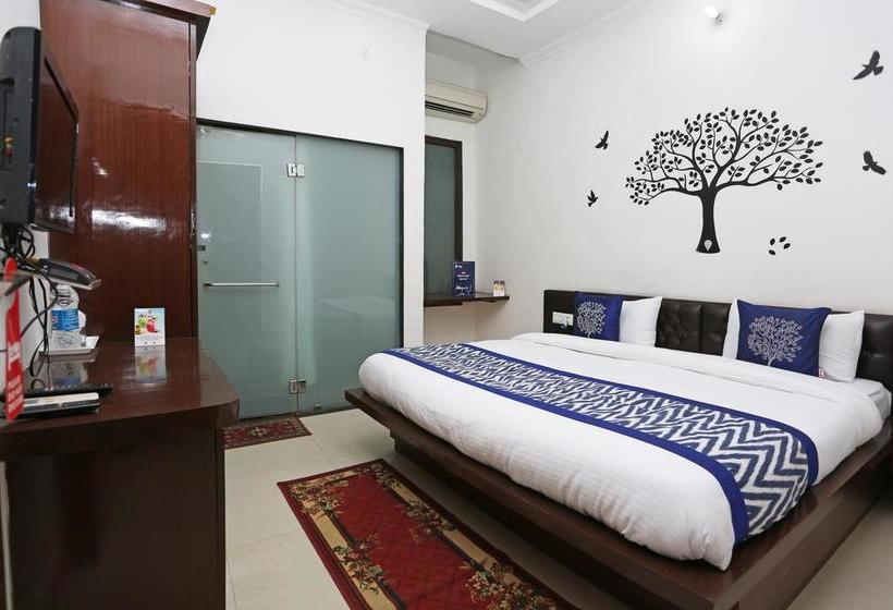 Hotel Oyo 8349 D Sapphire Crown 15