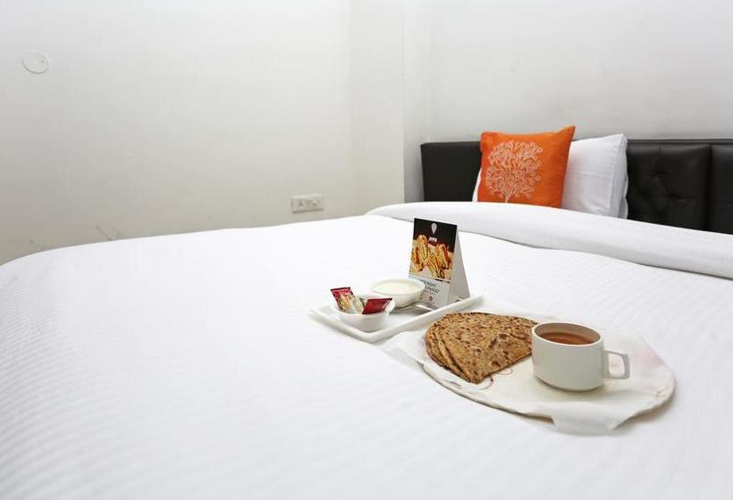 Hotel Oyo 8349 D Sapphire Crown 16