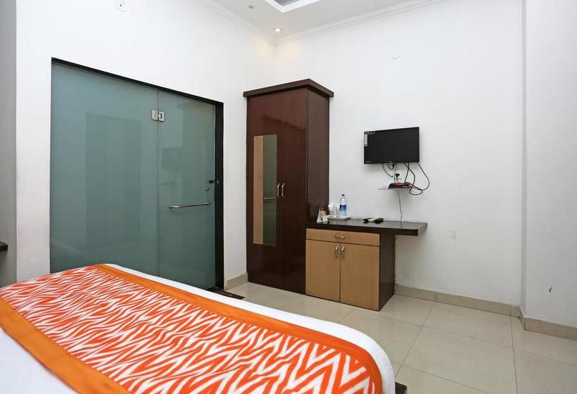 Hotel Oyo 8349 D Sapphire Crown 17