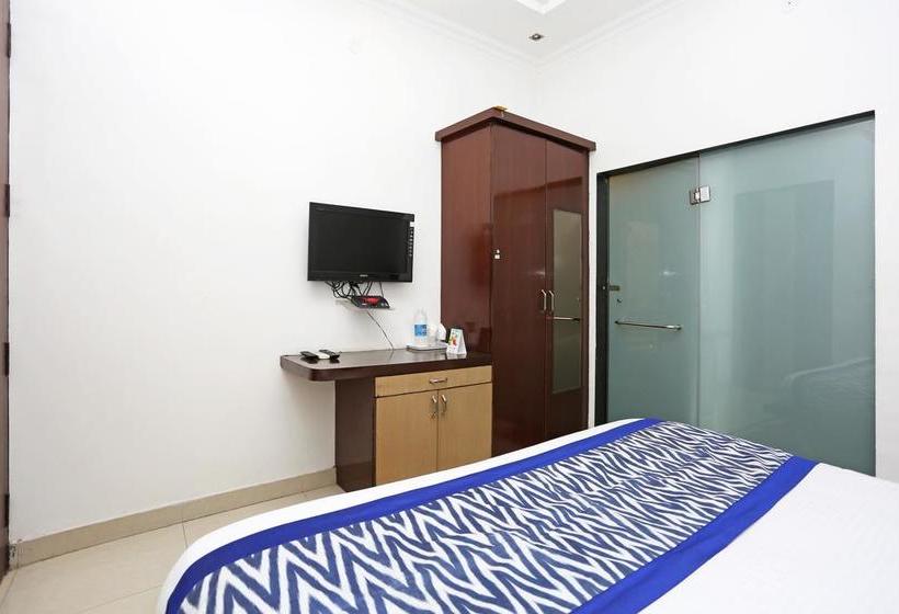 Hotel Oyo 8349 D Sapphire Crown 18