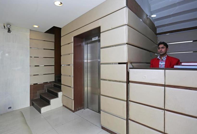 Hotel Oyo 8349 D Sapphire Crown 2