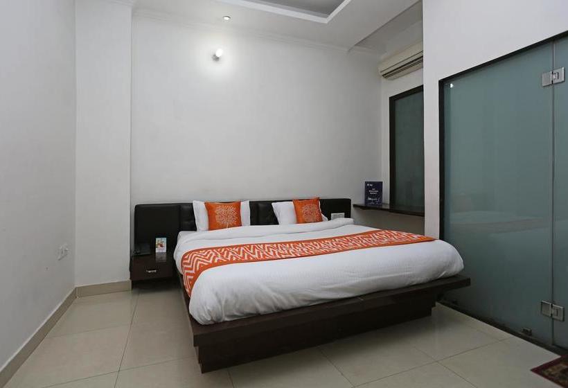 Hotel Oyo 8349 D Sapphire Crown 4