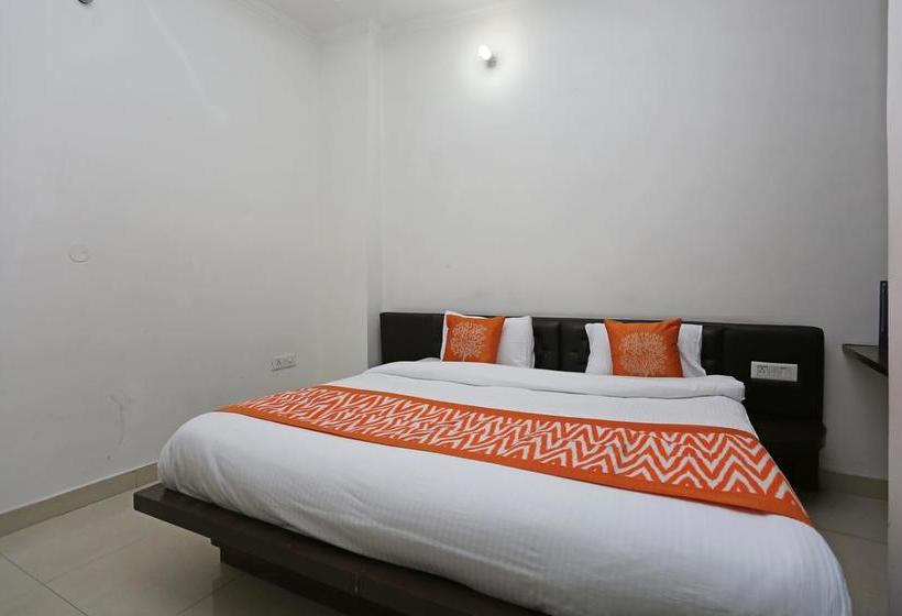 Hotel Oyo 8349 D Sapphire Crown 6