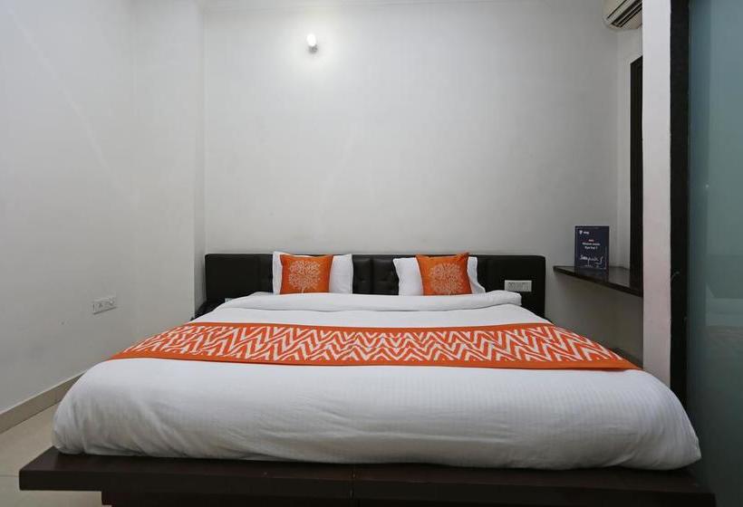 Hotel Oyo 8349 D Sapphire Crown 8