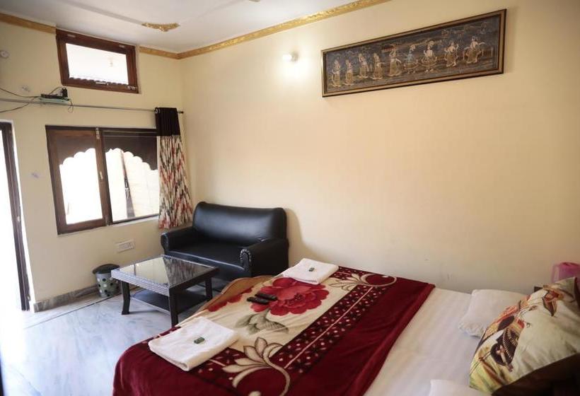 Hotel Monarch Rama Palace 8