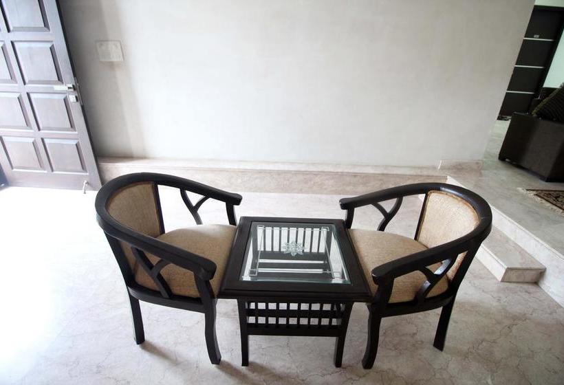 Divine Residency By Royal Collection Hotels 10